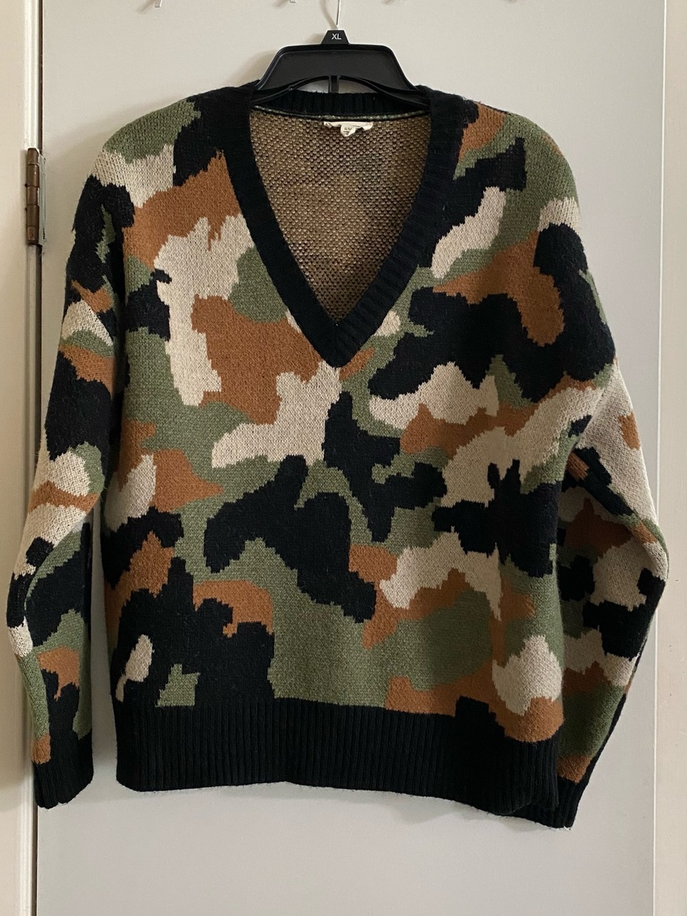 eesome Multi-Color Camo Knit V-Neck Sweater